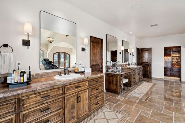 Bathroom, Dual Sink Vanities, Interior, Recessed Lighting