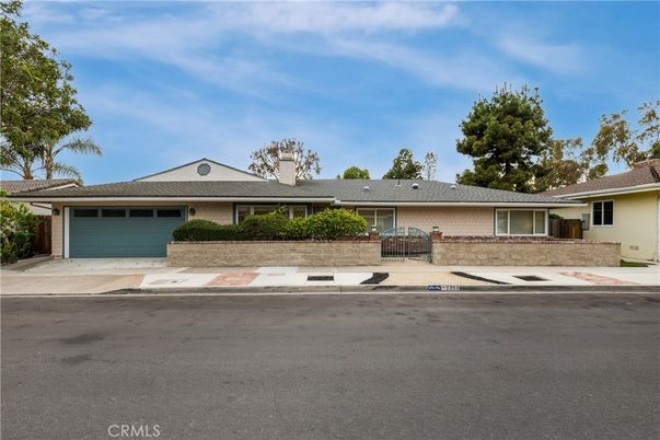 Attached, Exterior, Facade, Ranch