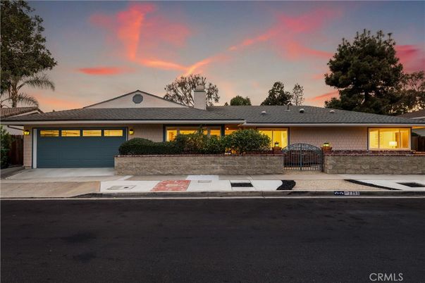 Attached, Exterior, Facade, Ranch