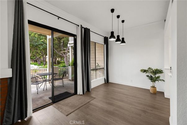 Interior, Pendant Lights, Wood Texture Flooring