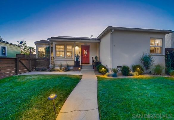 Backyard, Exterior, Facade, Modern