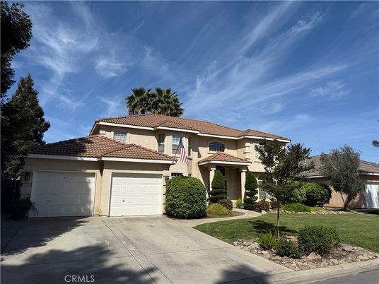 Attached, Exterior, Facade, Mediterranean