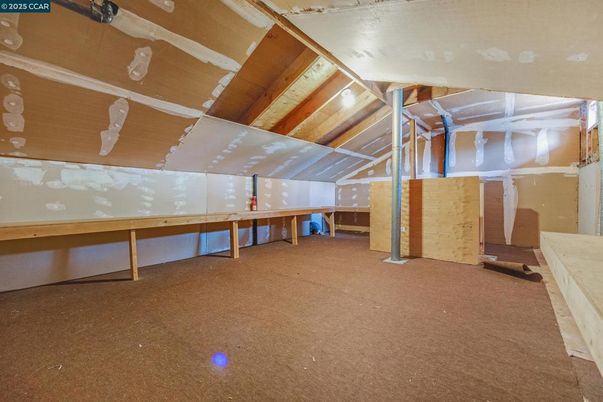Empty room, Interior, Wooden Beams