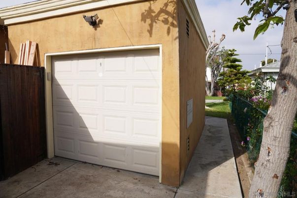 Detached Garage, Exterior