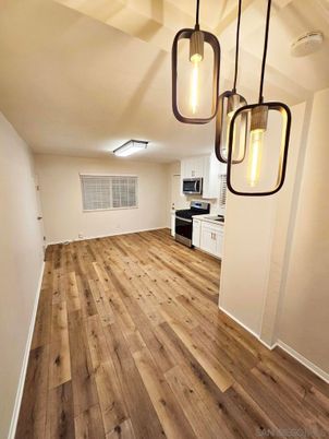 Interior, Kitchen, Pendant Lights, Wood Texture Flooring