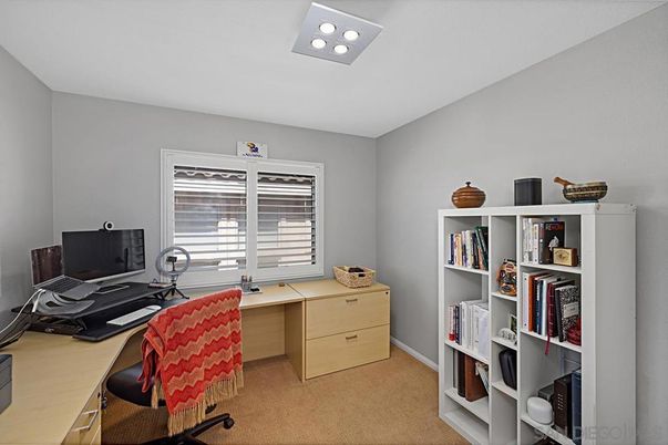 Home Office, Interior