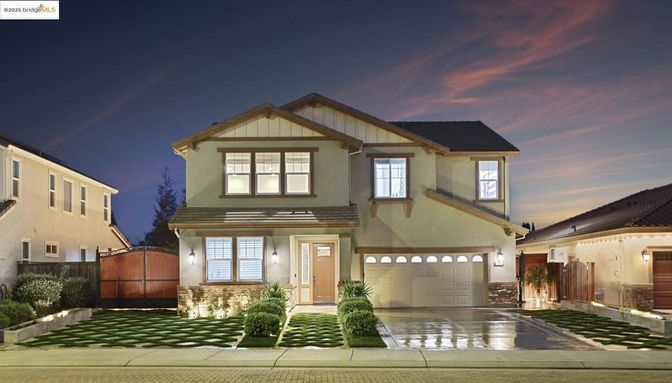 Attached, Exterior, Facade, Farmhouse