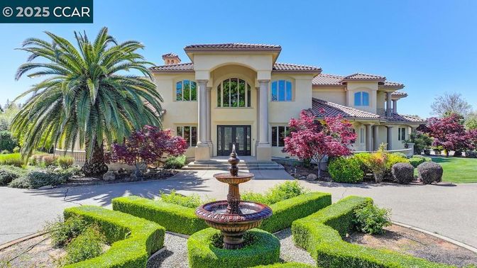 Backyard, Exterior, Facade, Mediterranean