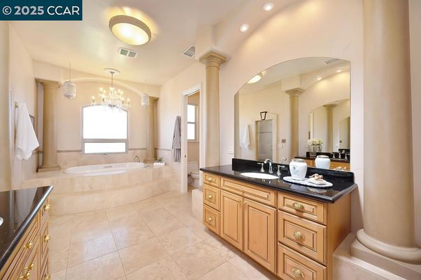 Bathroom, Dual Sink Vanities, Interior, Recessed Lighting