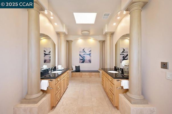 Bathroom, Dual Sink Vanities, Interior, Recessed Lighting