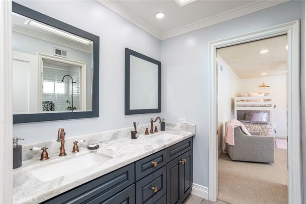 Bathroom, Dual Sink Vanities, Interior, Recessed Lighting