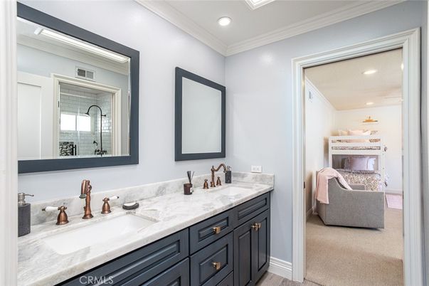 Bathroom, Dual Sink Vanities, Interior, Recessed Lighting