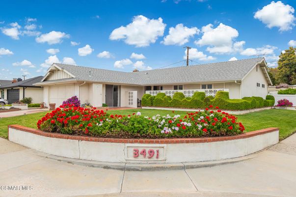Exterior, Facade, Ranch