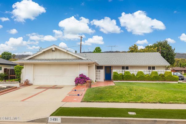 Attached, Exterior, Facade, Ranch
