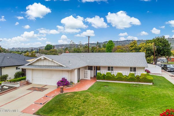 Attached, Exterior, Facade, Ranch