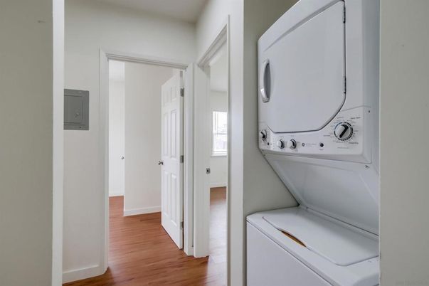 Interior, Utility Closets, Washer, Wood Texture Flooring