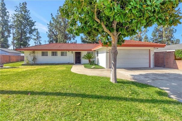 Attached, Backyard, Exterior, Facade, Ranch