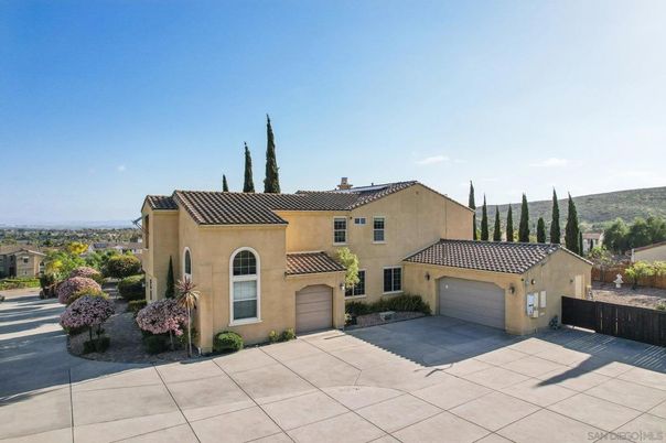 Attached, Exterior, Facade, Mediterranean
