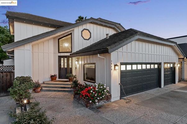 Attached, Exterior, Facade, Farmhouse