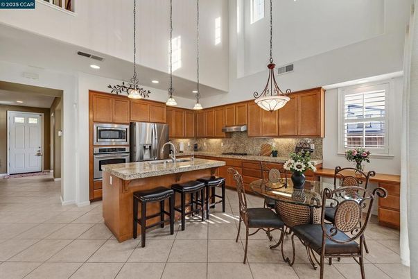Dining room, Interior, Kitchen, Pendant Lights, Recessed Lighting, Stainless Steel Appliances