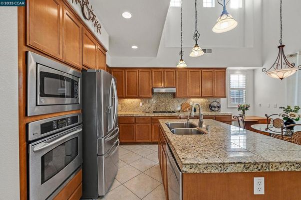 Dining room, Interior, Kitchen, Pendant Lights, Recessed Lighting, Stainless Steel Appliances