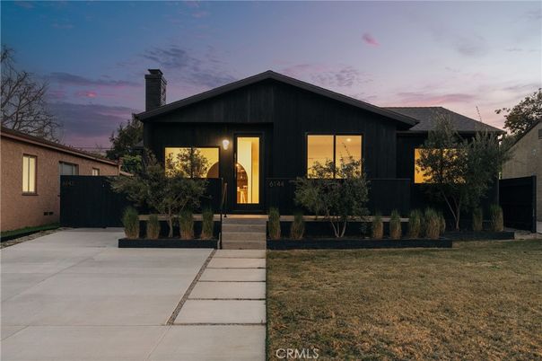 Backyard, Exterior, Facade, Modern
