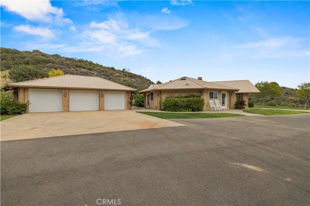 Attached, Exterior, Facade, Ranch