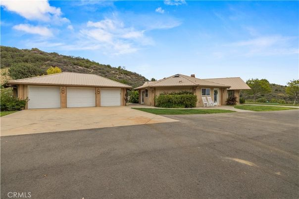 Attached, Exterior, Facade, Ranch