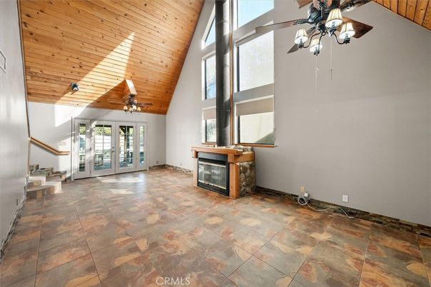 Empty room, Fireplace, Interior, Wooden Ceilings