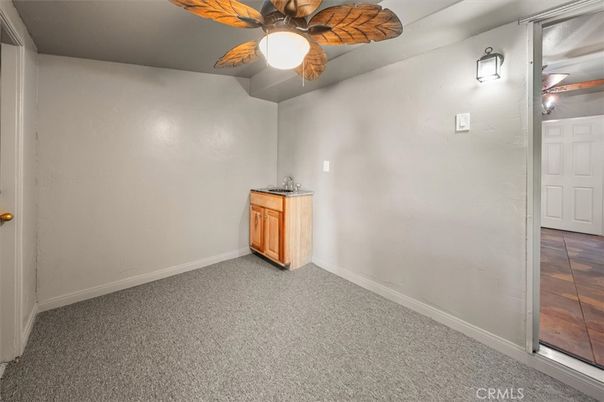 Empty room, Interior