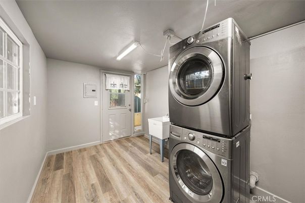 Interior, Utility Closets, Washer, Wood Texture Flooring