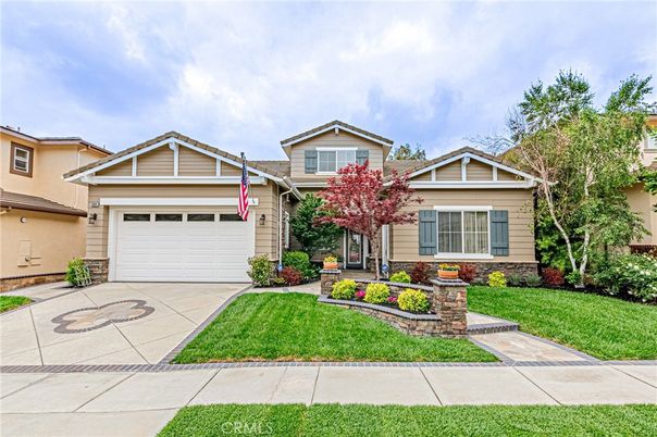 Attached, Exterior, Facade, American Craftsman