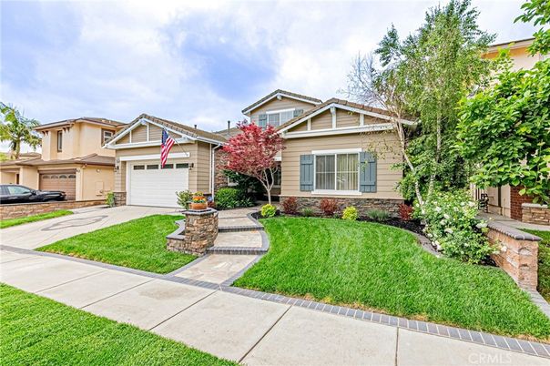Attached, Exterior, Facade, American Craftsman