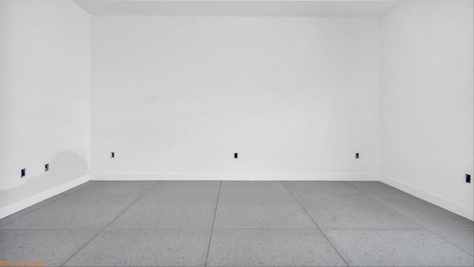Empty room, Interior