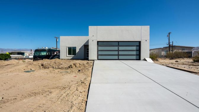 Attached, Exterior, Facade, Modern