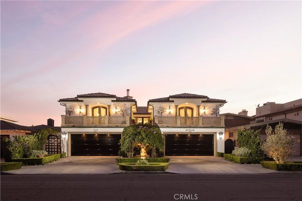 Attached, Exterior, Facade, Mediterranean