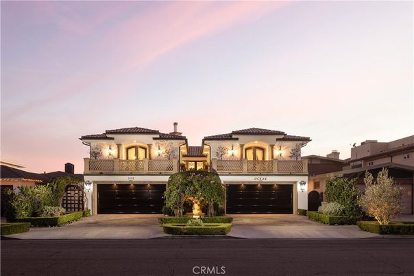 Attached, Exterior, Facade, Mediterranean