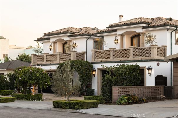 Exterior, Facade, Mediterranean