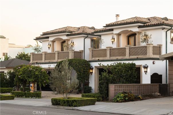 Exterior, Facade, Mediterranean