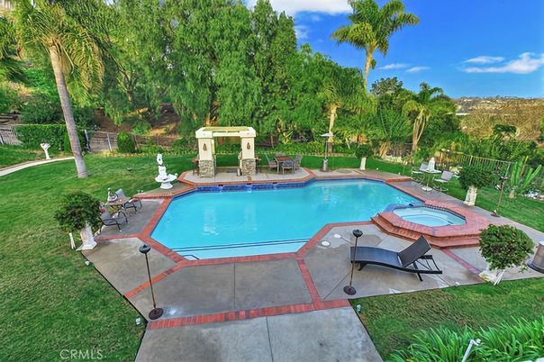 Exterior, Playground, Pool