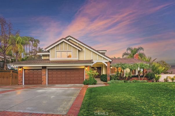 Attached, Exterior, Facade, Ranch