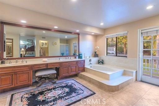 Bathroom, Dual Sink Vanities, Interior, Recessed Lighting