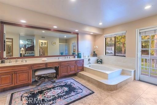 Bathroom, Dual Sink Vanities, Interior, Recessed Lighting