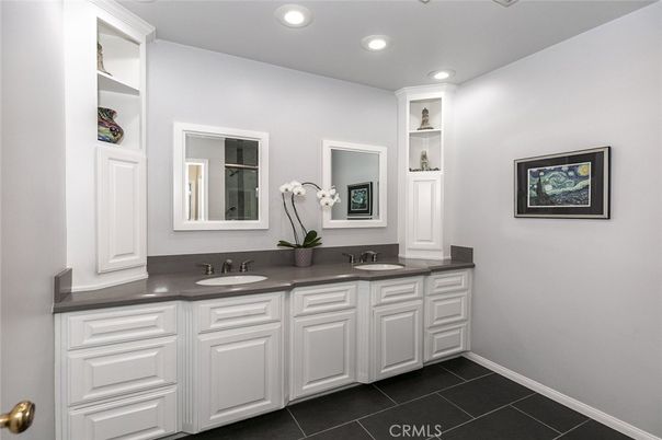 Bathroom, Dual Sink Vanities, Interior, Recessed Lighting