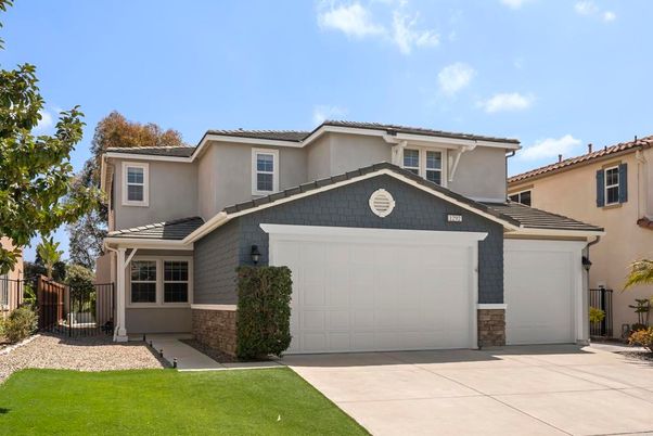 Attached, Exterior, Facade, Mediterranean