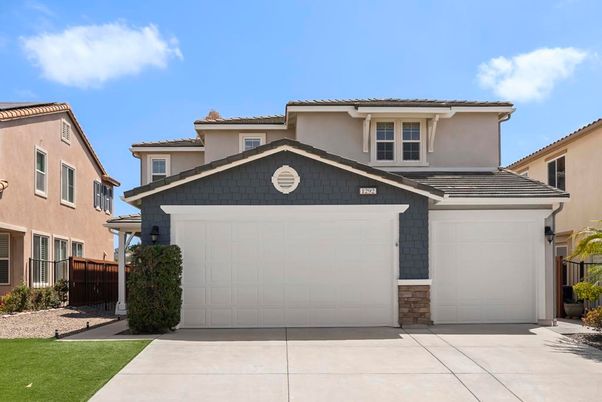 Attached, Exterior, Facade, Mediterranean