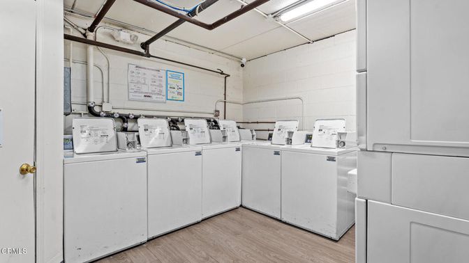 Interior, Washer, Wood Texture Flooring