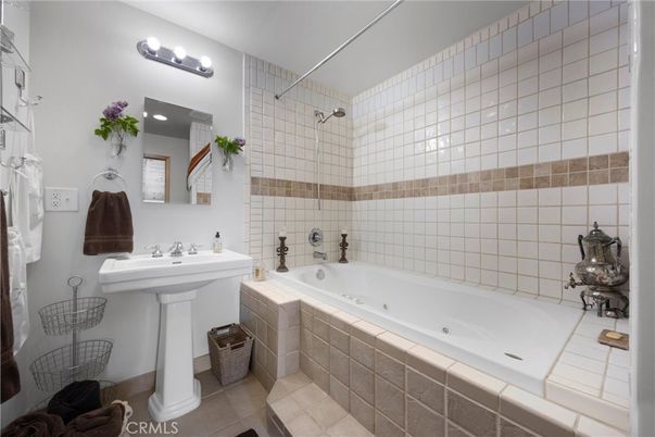Bathroom, Interior, Tile Countertops