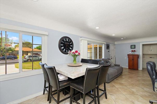 Dining room, Interior, Recessed Lighting