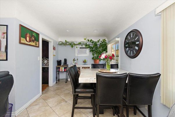 Dining room, Interior, Recessed Lighting